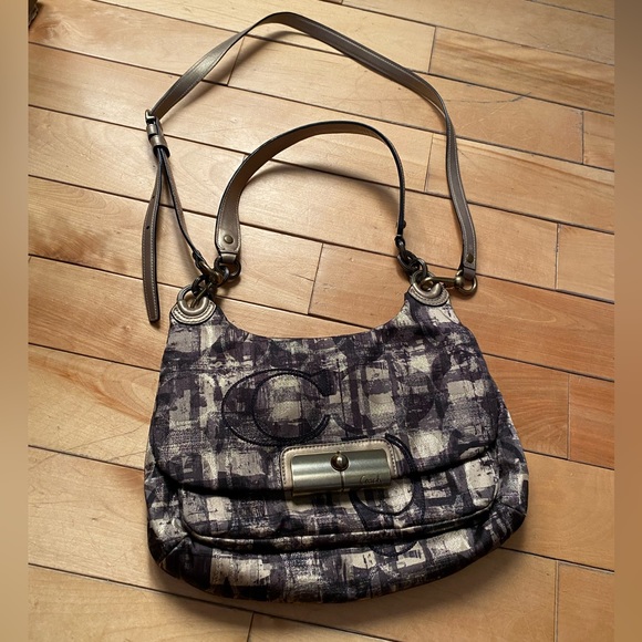 Coach shoulder bag-black and gold - Picture 1 of 2